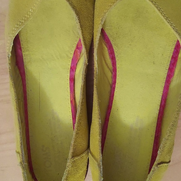 TOMS Shoes Blazing Yellow Women's Jutti Suede Flats Size 7 - Picture 10 of 16